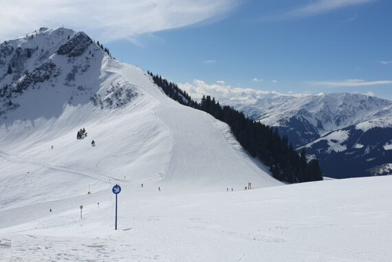 Die Höhenlagen der SkiWelt Wilder Kaiser - Brixental versprechen prima Pistenvergnügen. Das möchte man nicht glaube, wenn man im Tal in die Gondeln steigt.